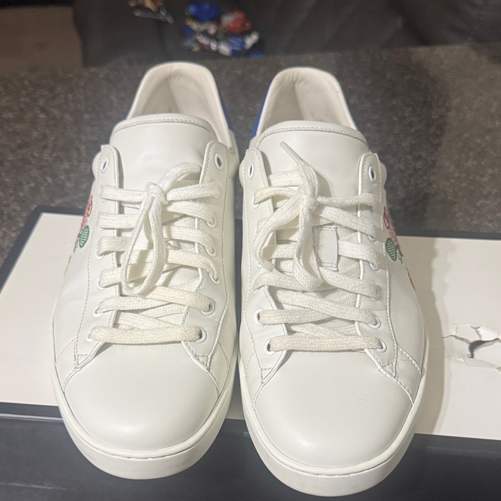 Gucci White Leather Low-Top Sneakers with Floral Embroidery